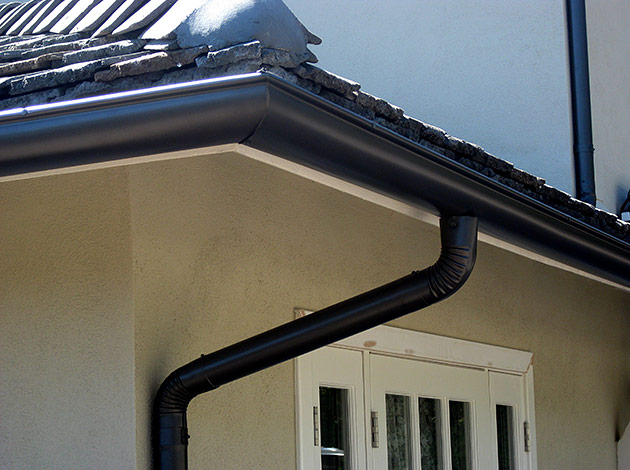 Seamless Aluminum Gutters - BEFORE